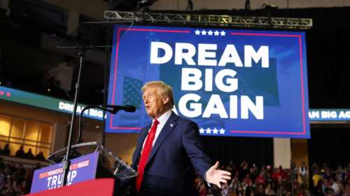 Γιατί οι νεαροί Αμερικάνοι που ψηφίζουν πρώτη φορά επιλέγουν τον Τραμπ- Γιατί δεν τους νοιάζουν οι υβριστικές του αναφορές