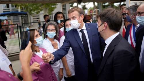 Γαλλία: Σπάει το φράγμα των 50 εκατ. εμβολιασμών - Κερδίζει το στοίχημα του πιστοποιητικού ο Μακρόν