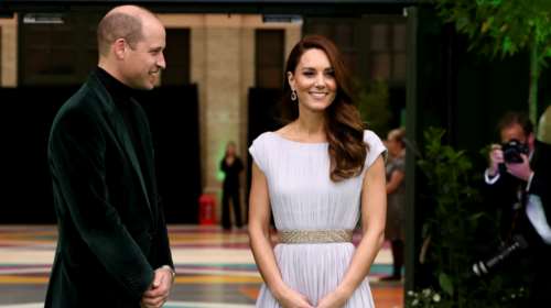 Τα βλέμματα της αγάπης: Ο &quot;Τζέιμς Μποντ&quot; Γουίλιαμ και η &quot;σταρ του Χόλιγουντ&quot; Κέιτ εκτός πρωτοκόλλου