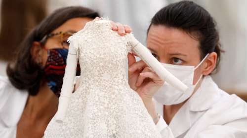 Ο κορονοϊός &quot;χτύπησε&quot; τις πασαρέλες - Επίδειξη με κούκλες μινιατούρες από τον οίκο Dior [Εικόνες]