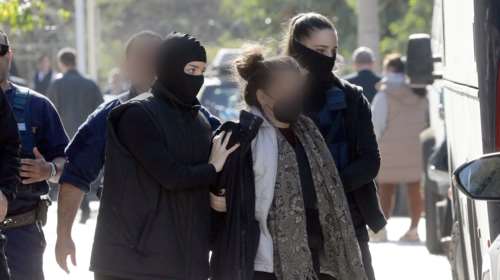 Έκρηξη στους Αμπελόκηπους: Στον εισαγγελέα η 30χρονη – Απολογείται ο 31χρονος σύντροφός της [εικόνες]