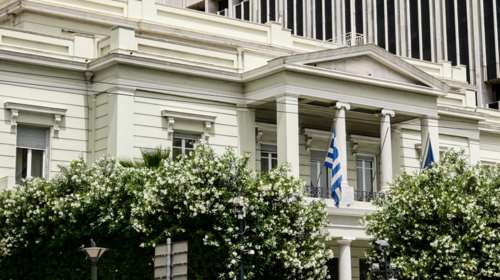 Αυστηρή η ελληνική απάντηση στην Τουρκία: Η Συρία είναι σε μεταβατική κατάσταση, κανείς δεν νομιμοποιείται να κάνει συμφωνίες