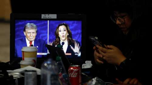 Μειώνονται οι πιθανότητες νίκης του Τραμπ στις στοιχηματικές μετά το ντιμπέιτ με την Χάρις - Πέφτει και η μετοχή της εταιρείας του