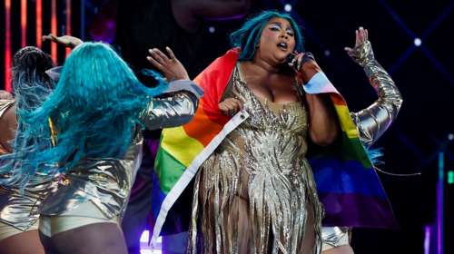 Lizzo: Μήνυση για σεξουαλική παρενόχληση και τοξικό εργασιακό περιβάλλον κατέθεσαν κατά της ποπ σταρ τρεις πρώην χορεύτριές της