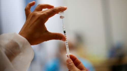 ΕΜΑ: Έρευνα και για τη Johnson &amp; Johnson λόγω θρομβώσεων - Επανεξετάζεται και το εμβόλιο της AstraZeneca