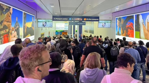 Βρετανία: Χάος με τις πτήσεις στο Gatwick - Σκοτώθηκε άνδρας με αναπηρία από πτώση σε κυλιόμενη σκάλα