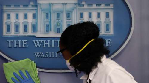 Αμερικανικός "εμφύλιος" λόγω κορονοϊού: Κυβερνήτες πολιτειών αψηφούν τον Τραμπ