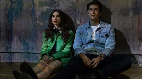 Emily in Paris: Ποιος είναι ο Lucas Bravo που υποδύεται τον chef στη σειρά του Netflix