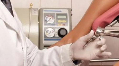 Θεσσαλονίκη: &quot;Γδύθηκα, άρχισε να με χαϊδεύει&quot; - Ξεκίνησε η δίκη του γυναικολόγου για σεξουαλική παρενόχληση