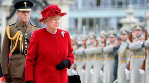 Η βασίλισσα Ελισάβετ σπάει τη σιωπή της: &quot;Ολόκληρη η οικογένεια έχει λυπηθεί&quot; - Τι είπε για τη συνέντευξη Χάρι και Μέγκαν