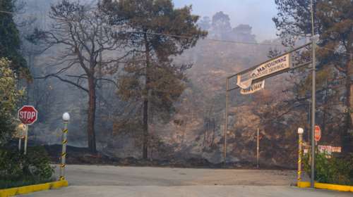 Φωτιά στον Σχίνο Κορινθίας: Γιατί οι κάτοικοι δεν έλαβαν ειδοποίηση από το 112