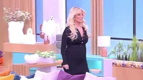 Το υπονοούμενο της Κατερίνας Καινούργιου για την εγκυμοσύνη της και το εφαρμοστό φόρεμα που &quot;αποκάλυψε&quot; πολλά [βίντεο]