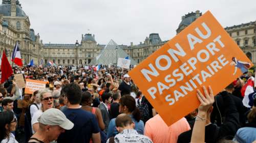 Διαδηλώσεις στη Γαλλία κατά του εμβολιασμού - &quot;Μακρόν δικτάτορα&quot; φώναζε το πλήθος [εικόνες]