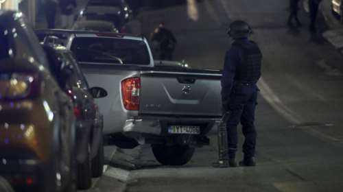 Ηλιούπολη: &quot;Τον έβρισα και εκείνος πήγε να πάρει την καραμπίνα&quot; - Τι λέει η σύζυγος του άνδρα που την απειλούσε [βίντεο]