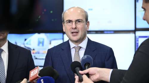 Χατζηδάκης: Δεν θα χαριστούμε σε πέντε τύπους που παρανομούν στις παραλίες