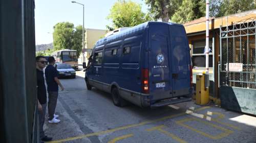 Κύκλωμα εκβιαστών: Στον ανακριτή οι πρώτοι από τους 14 κατηγορούμενους - Πώς η Νάνσυ πήρε από επιχειρηματία 120.000 ευρώ