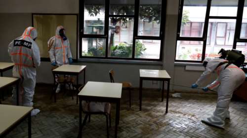 Πλεξιγκλάς στις αίθουσες των σχολείων όπως στη Βουλή, ζητούν οι καθηγητές - Όχι στο άνοιγμα Γυμνασίων, Α&#39; και Β&#39; Λυκείου