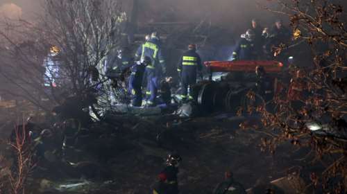 Σύγκρουση τρένων στα Τέμπη: &quot;Βρίσκαμε νεκρούς στα χωράφια - Δεν υπήρχε ζωντανός στα τρία πρώτα βαγόνια&quot;, λέει διασώστης