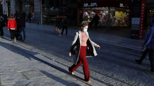 Κορονοϊός: Μικρή πτώση σε κρούσματα και δείκτη θετικότητας - Ελπίδες από τεστ και εμβολιασμούς ενόψει Πάσχα