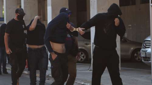 Ν. Φιλαδέλφεια: Προφυλακίστηκαν 30 χούλιγκαν - &quot;Ήμουν περαστικός - Είχα τον σουγιά για δουλειά&quot; είπαν Έλληνας και Αλβανός