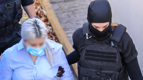 Επίθεση με βιτριόλι: Η ώρα των εξηγήσεων για την Κακαράντζουλα - Τα τρία ερωτήματα που πρέπει να απαντήσει [Βίντεο]