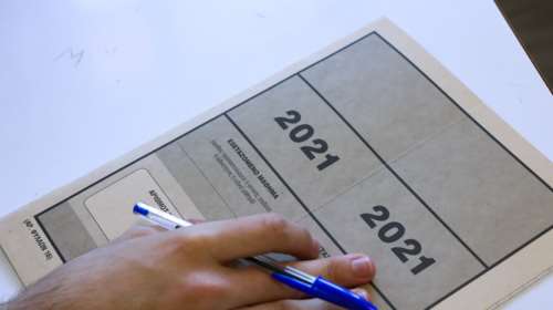 Πανελλήνιες 2021: 8 στους 10 υποψηφίους έλαβαν τη βαθμολογία στο κινητό τους