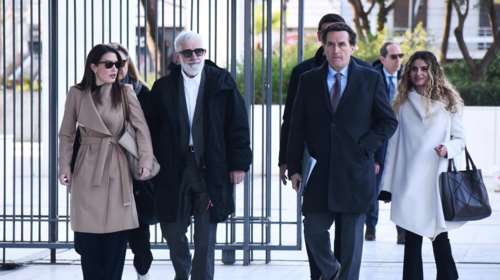 Δίκη Πέτρου Φιλιππίδη: Ένταση ανάμεσα στους δικηγόρους - Μήνυμα με &quot;λαχτάρα&quot; επικαλείται ο Δημητρακόπουλος