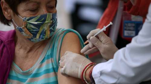 ΣτΕ: Συνταγματικό το πρόστιμο των 100 ευρώ για τους ανεμβολίαστους άνω των 60 ετών