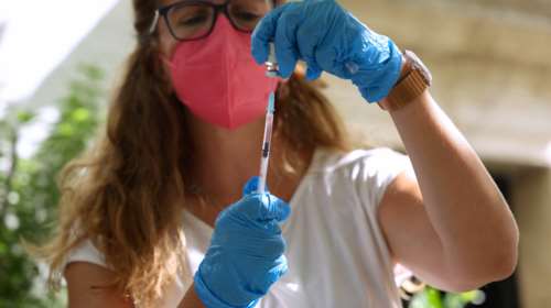 Ατσαλάκης: Η άμυνά μας είναι τα εμβόλια και η τήρηση των μέτρων