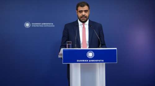 Live η ενημέρωση των πολιτικών συντακτών από τον κυβερνητικό εκπρόσωπo Παύλο Μαρινάκη