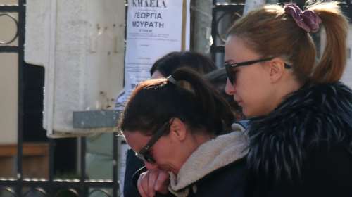 Θρήνος στη Θεσσαλονίκη: Το τελευταίο αντίο στη δολοφονημένη Γεωργία - Τραγική φιγούρα η 13χρονη κόρη της [εικόνες]