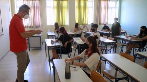 Πανελλήνιες 2022: Αυτές είναι οι απαντήσεις των θεμάτων της Νεοελληνικής Γλώσσας - Τι έπρεπε να προσέξουν οι υποψήφιοι