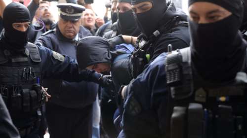 Ρέντης: Πληροφορίες ότι βρέθηκαν αποτυπώματα και DNA του αδερφού του κατηγορούμενου στον εκτοξευτήρα της φωτοβολίδας