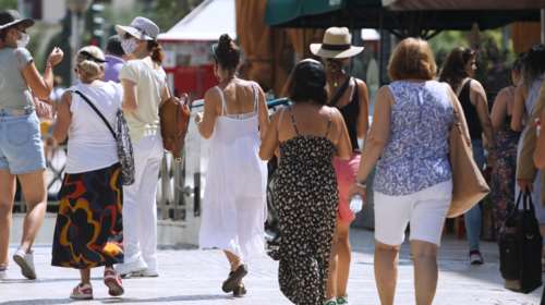 Καιρός: Πρόβλεψη σοκ του Meteo για την Πέμπτη - Αφόρητος καύσωνας με 44 βαθμούς και σκόνη