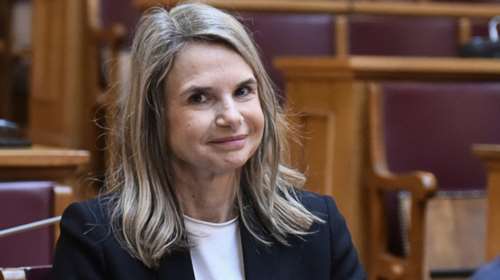 Η Μιλένα Αποστολάκη αποσύρει την υποψηφιότητά της από την κούρσα ηγεσίας του ΠΑΣΟΚ