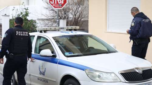 Σοκ στη Θεσσαλονίκη: 46χρονος σκότωσε την 60χρονη γυναίκα του και μαχαίρωσε τον γιο τους που πήγε να τους χωρίσει