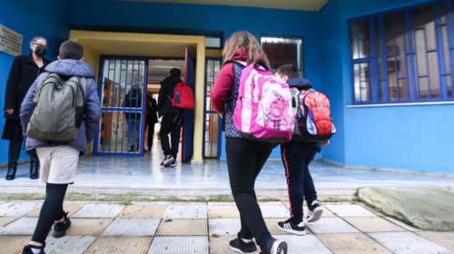Σχολεία: Με έξι self test επιστρέφουν οι μαθητές στα θρανία - Από αύριο η διάθεσή τους για όλο τον Σεπτέμβριο