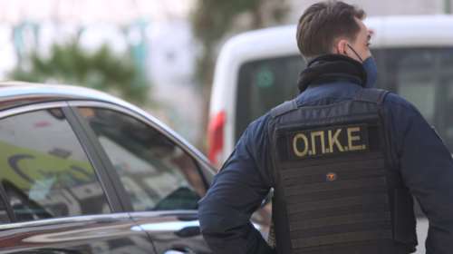 Τέσσερις συλλήψεις για επίθεση σε αστυνομικούς στο Μοναστηράκι και φθορές σε καταστήματα