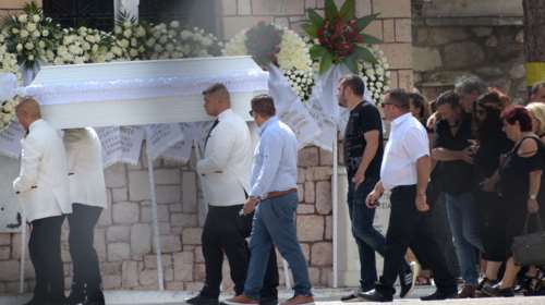 Θλίψη και οδύνη στο τελευταίο αντίο στον 11χρονο Χρήστο - Τραγική φιγούρα ο πατέρας του, Οδυσσέας Σταμούλης [εικόνες]