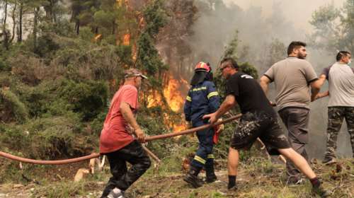 Δραματικές ώρες στην Εύβοια: Καίγονται σπίτια στα Βασιλικά - Εκκενώνονται Πευκί, Γούβες, Αρτεμίσιο και Βασιλικά [εικόνες-βίντεο]