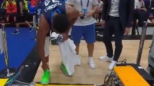 Αγωνία για τον Γιάννη Αντετοκούνμπο: Η στιγμή που τραυματίζεται στον αστράγαλο - Αντικαταστάθηκε από τον Ιτούδη [Βίντεο]