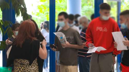 Πανελλήνιες 2021: Ποίημα του Νίκου Γκάτσου και οι προσδοκίες των νέων για το μέλλον είναι τα θέματα στη Νεοελληνική Γλώσσα