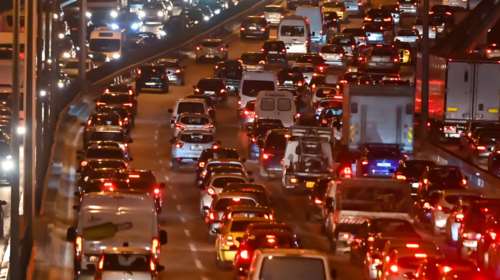 &quot;Ακυρο&quot; το lockdown στην Αθήνα: Τρελό μποτιλιάρισμα στον Κηφισό - Απίστευτες ουρές στα ΚΤΕΛ για δέματα [Εικόνες]