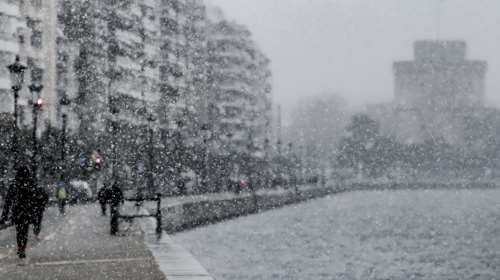 Κακοκαιρία "Μήδεια": Πολικό ψύχος και χιόνια στη Βόρεια Ελλάδα - Σε επιφυλακή η Πολιτική Προστασία