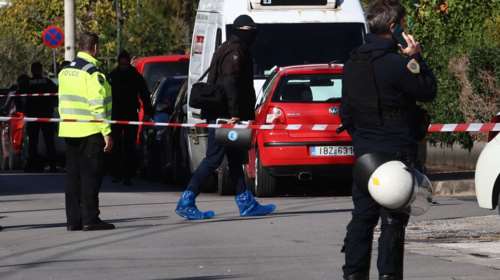 Δολοφονία Τούρκων μαφιόζων στη Γλυφάδα: Ψάχνουν τον &quot;ενοικιαστή&quot; του Airbnb που βρέθηκε το όπλο