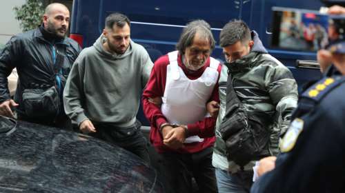 Έγκλημα στη Σαλαμίνα: "Τον συντηρούσαμε και μου σκότωσε το παιδί" - Ξεσπά η μητέρα της 43χρονης