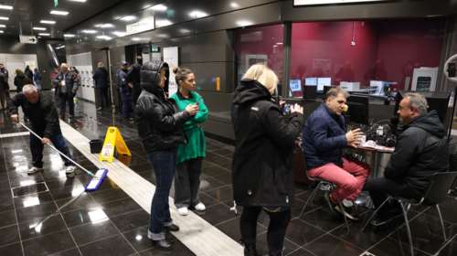 Μετρό Θεσσαλονίκης: Μετά τα εγκαίνια ήρθαν τα προβλήματα- Βλάβη σε συρμό, στις κυλιόμενες, στα ασανσέρ, πλημμύρες σε σταθμούς