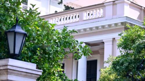 Κυβερνητικές πηγές για ΠΑΣΟΚ: "Υιοθέτησε όλες τις κακές πρακτικές μιας ανεύθυνης αντιπολίτευσης"