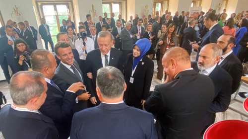 Το άσπρο μαύρο από τα τουρκικά ΜΜΕ για την Πράγα: &quot;Ο Μητσοτάκης έκανε ό,τι μπορούσε να δημιουργήσει κρίση&quot;