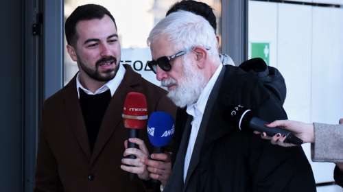 &quot;Κατήγγειλε ότι ο Φιλιππίδης αποπειράθηκε να τη βιάσει με 34 βαθμούς θερμοκρασία&quot; είπε ο Δημητρακόπουλος -Με ανοιχτές θύρες η δίκη